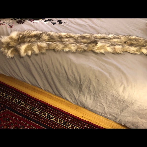 Babaton fur scarf - Picture 2 of 2